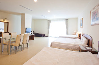 Lakeside Resort Hotel
