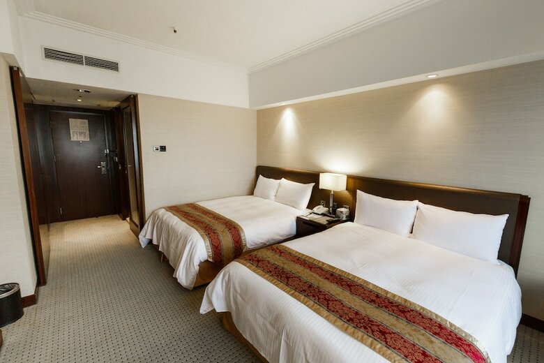 Jen Dow International Hotel