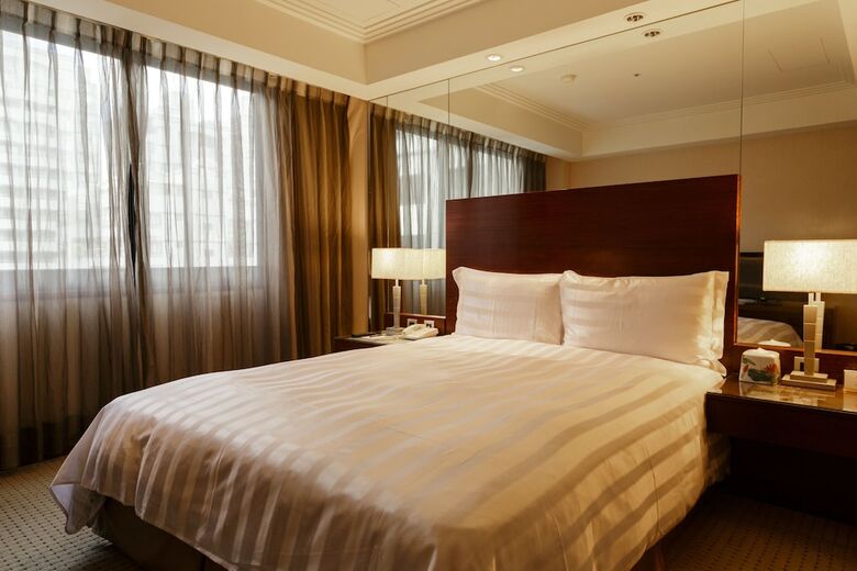 Jen Dow International Hotel