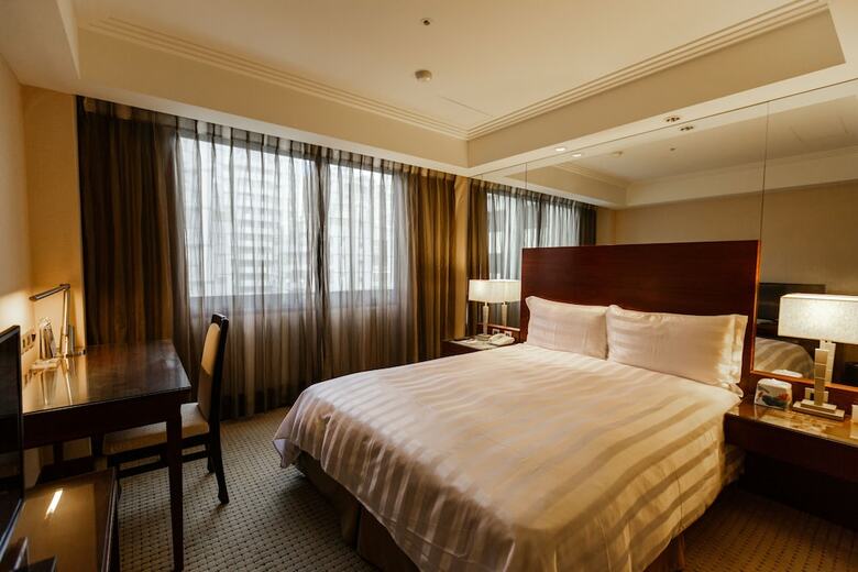 Jen Dow International Hotel