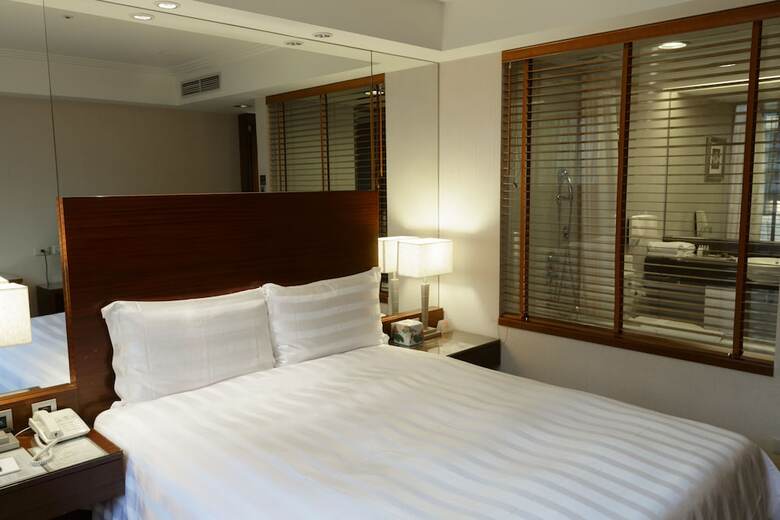 Jen Dow International Hotel