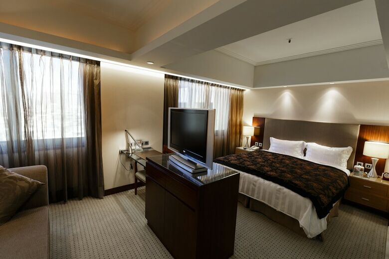 Jen Dow International Hotel