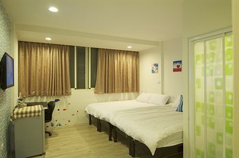 Fengjia Happy Play Hostel