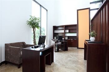 Cendeluxe Hotel - Managed By H & K Hospitality