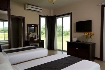 Hotel Lakeside Chalet By Mida