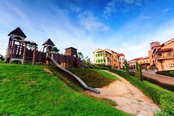 Hotel Town Square Suites By Toscana Valley