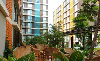 Aparthotel Balcony Courtyard Serviced Apartments