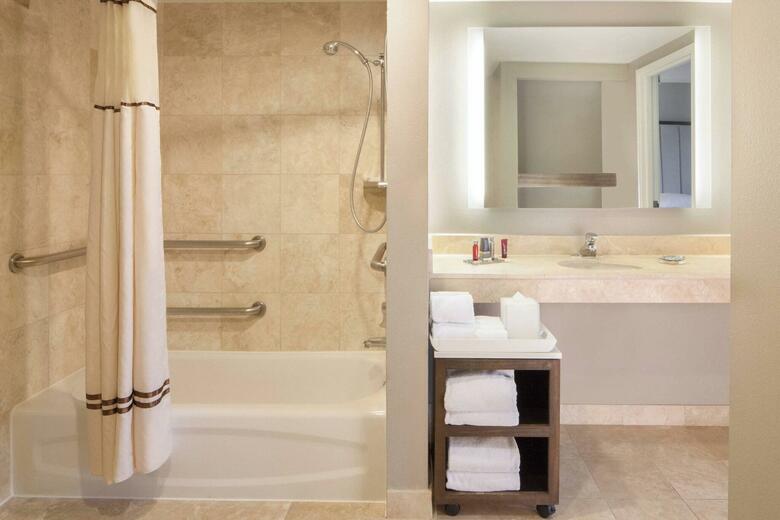 Hotel Dallas Marriott Suites Market Center