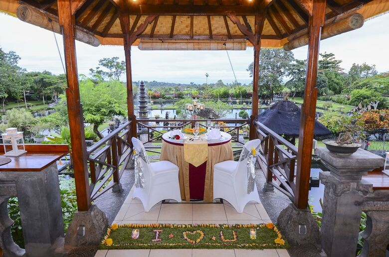 Tirta Ayu Hotel & Restaurant
