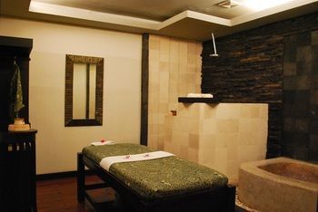 Harmoni Suites Hotel