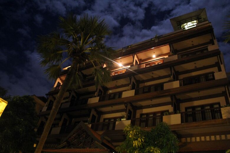 City River Hotel