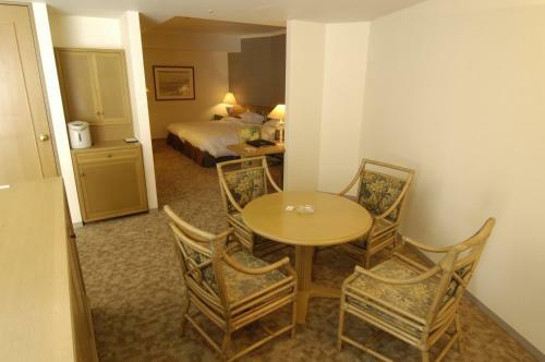 Royal Oak Hotel Spa & Gardens