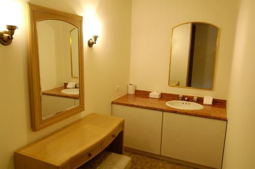 Royal Oak Hotel Spa & Gardens