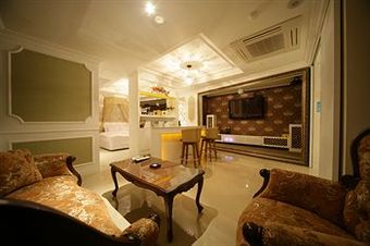 Lanuit Hotel