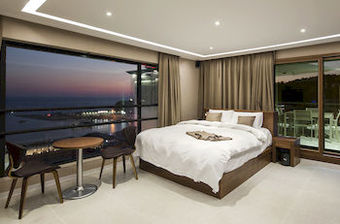 Ray Tourist Hotel