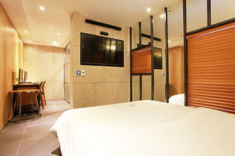 H Avenue Hotel