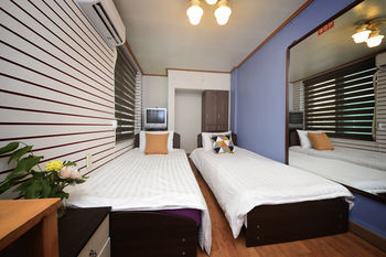 B & J Open Guest House - Hostel