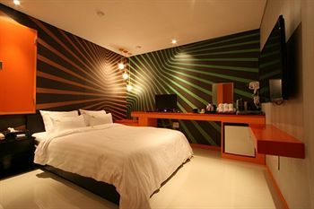 Y Hotel
