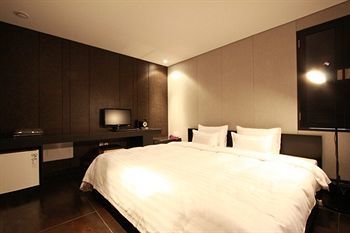Y Hotel