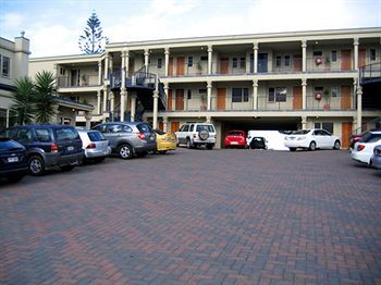 Pebble Beach Motor Inn