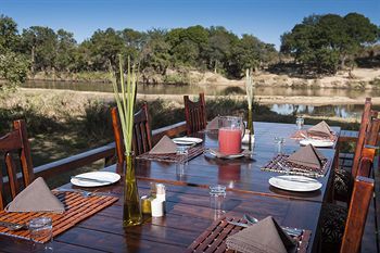 Posada Simbavati River Lodge