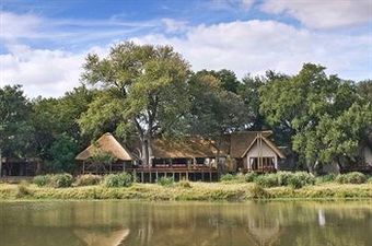 Posada Simbavati River Lodge