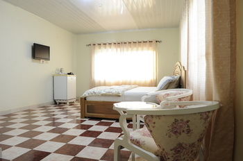 Hotel Mount Pleasant Inns & Apartment
