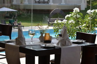 Hotel Planters Lodge & Spa