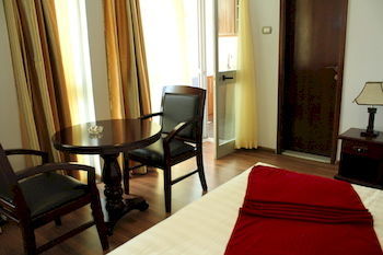 Oasis Hotel Apartment