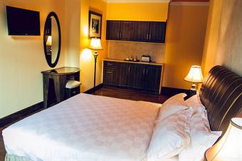 Monarch Hotel