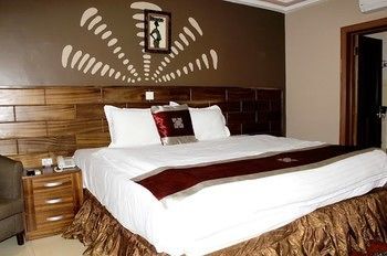Airport West Hotel