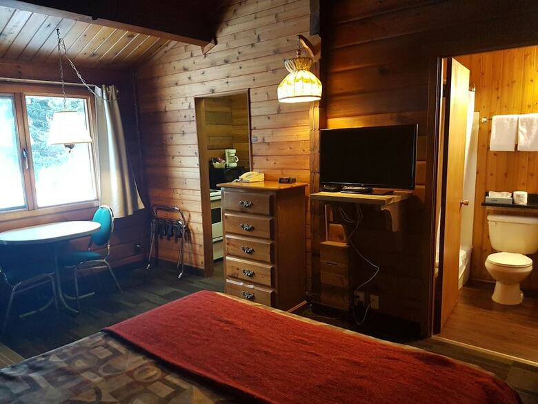 Hotel Rundle Mountain Lodge