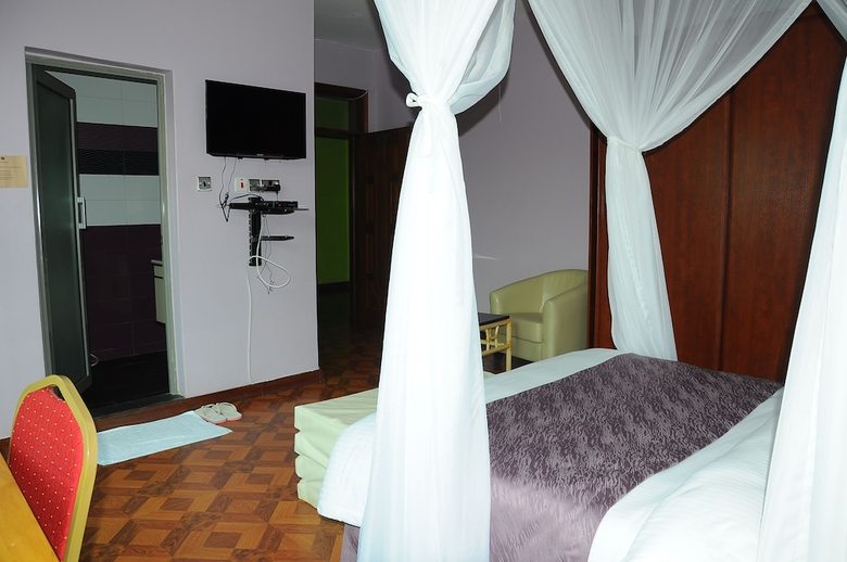 Hotel Karen Inn And Suites
