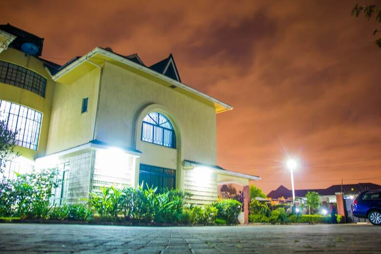 Hotel Karen Inn And Suites