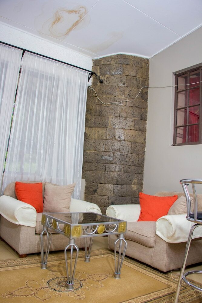 Hotel Karen Inn And Suites