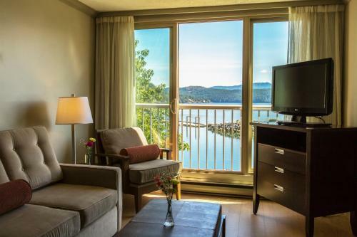 Hotel Oceanfront Suites At Cowichan Bay