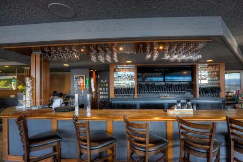 Hotel Oceanfront Suites At Cowichan Bay
