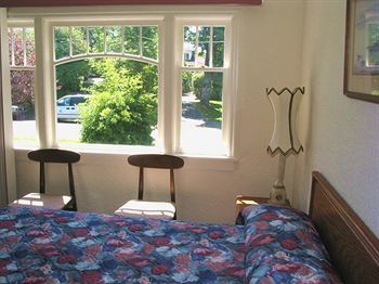 James Bay Inn Hotel & Suites