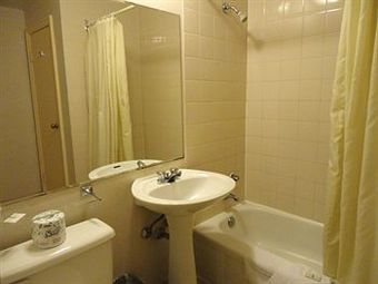 Hotel Royal Inn And Suites