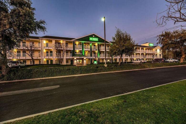 Hotel Crossland Economy Studios - Fresno West