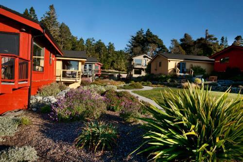 Bed & Breakfast Cottages At Little River Cove