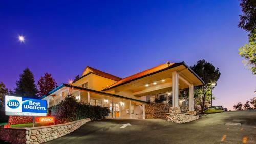 Hotel Best Western Cedar Inn & Suites