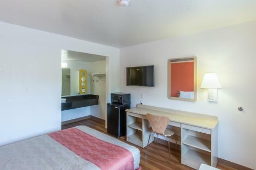 Motel 6 Redding North