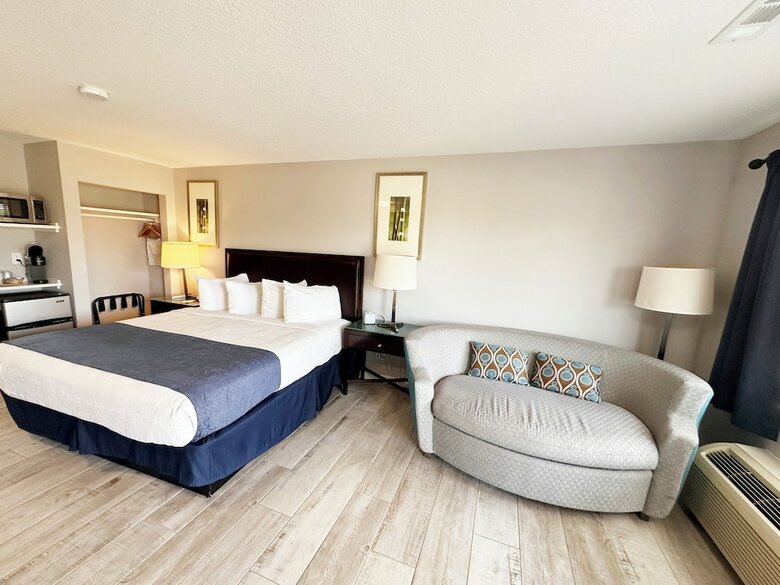 Hotel Lantern Inn & Suites