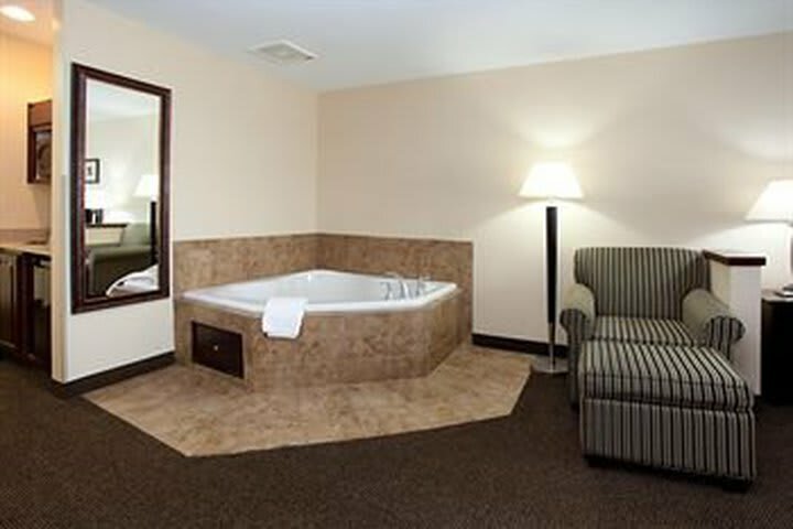 Holiday Inn Express Hotel & Suites Ft. Collins