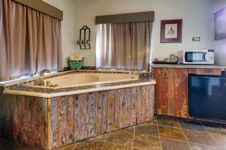 Cliff House Lodge Bed And Breakfast