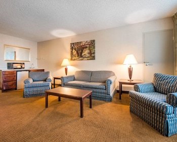 Hotel Clarion Inn And Conference Center
