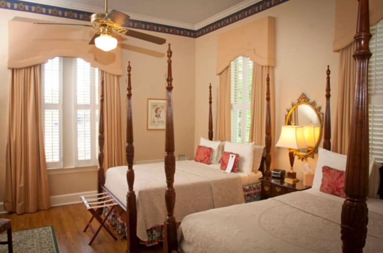 Bed & Breakfast 1842 Inn