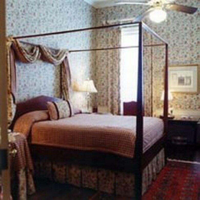 Bed & Breakfast 1842 Inn