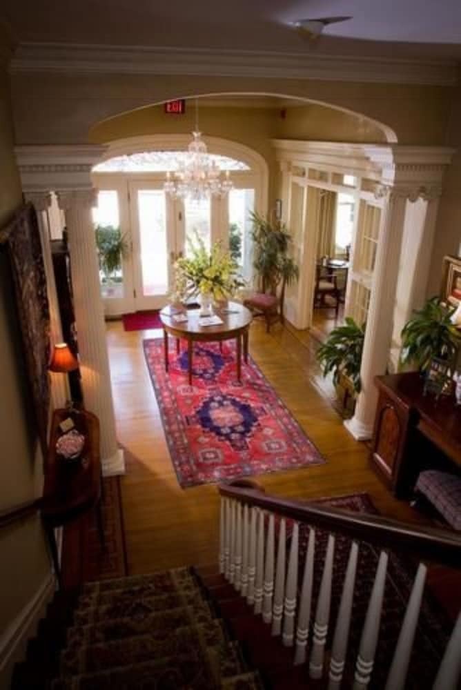 Bed & Breakfast 1842 Inn